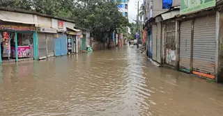 সামান্য বৃষ্টিতেই কিশোরগঞ্জ পৌরসভায় জলাবদ্ধতা: চরম ভোগান্তিতে নাগরিকরা