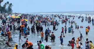 ঈদের ছুটি শেষে মুখরিত কুয়াকাটা