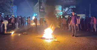 কুষ্টিয়া-৩ আসনে মনোনয়ন বঞ্চিত সোহরাব উদ্দিনের সমর্থকদের সড়ক অবরোধ করে বিক্ষোভ