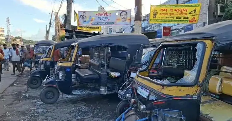 মাহিন্দ্রা ভাঙচুর