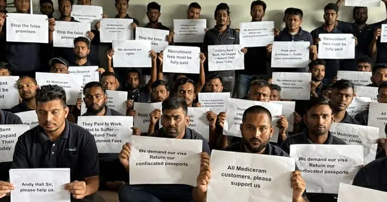 কর্মবিরতিতে বাংলাদেশি প্রবাসী