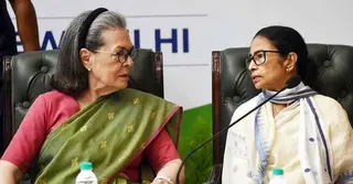 সোনিয়া গান্ধীর সঙ্গে বৈঠক, মমতার কংগ্রেস প্রত্যাবর্তন নিয়ে গুঞ্জন
