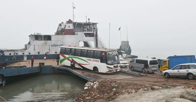 পাটুরিয়া-দৌলতদিয়ায় ফেরিঘাট