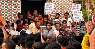 সুন্দরবনে জলদস্যু আতঙ্ক, যৌথ অভিযানের দাবিতে বনজীবীদের অবস্থান