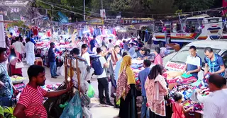 কম দামে শীতবস্ত্র খুঁজছেন ক্রেতা