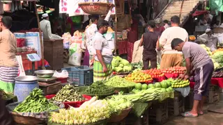 রাজধানীতে জমেছে বড়দিন বাজার