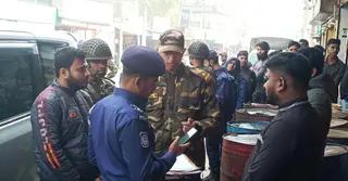 মেহেরপুর জেলা জামায়াত আমিরের গাড়ি থেকে অস্ত্রসহ ৩ জন আটক