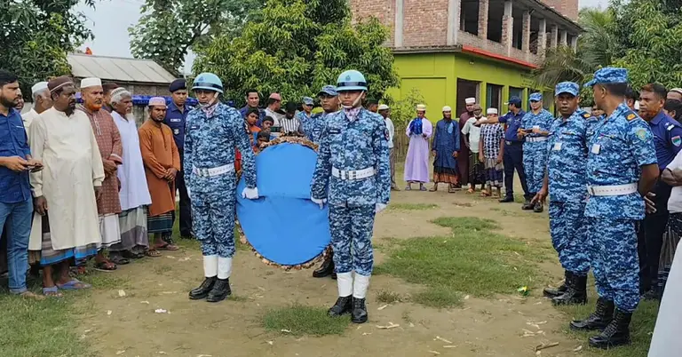 নিহত মাহিয়ার কবরে বিমান বাহিনীর শ্রদ্ধা নিবেদন