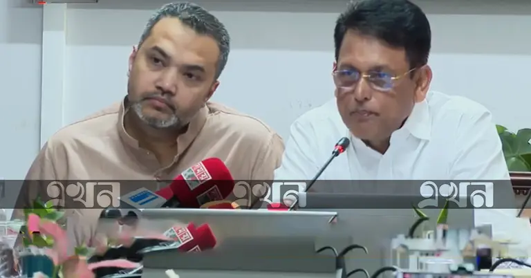 পরীক্ষার ফল প্রকাশ করছেন শিক্ষামন্ত্রী ড. আ ন ম এহছানুল হক মিলন