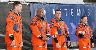 ৫০ বছরের বেশি সময় পর আবারও চাঁদ মানুষের যাত্রা