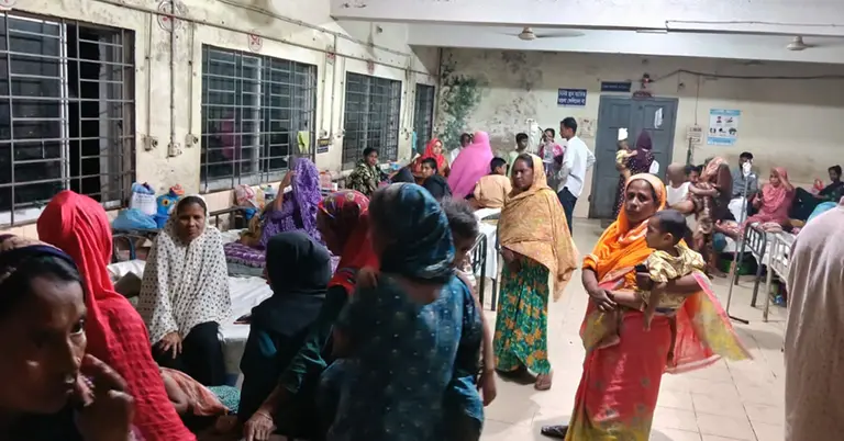 নিহতের স্বজনদের হাসপাতালে অবস্থান