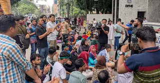 দাবি আদায় না হওয়া পর্যন্ত জবি শিক্ষার্থীদের গণঅনশন শুরু