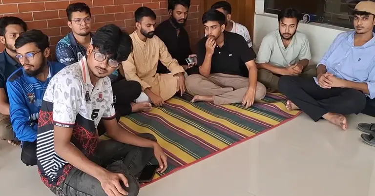 মাকসু দাবিতে প্রতীকী অনশন কর্মসূচি