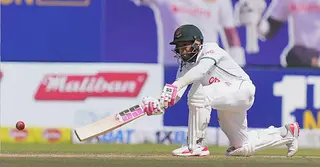 গলেই হাসলো মুশফিকের ব্যাট; পেলেন টেস্ট ক্যারিয়ারের ১২তম সেঞ্চুরি