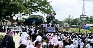 সাদাব হত্যা: বিচার চেয়ে গফরগাঁওয়ে বিক্ষোভ-অবরোধ, আড়াই ঘণ্টা পর ট্রেন চলাচল শুরু