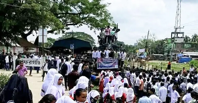 সাদাব হত্যার বিচার দাবীতে রেলপথ অবরোধ