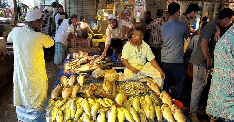 ময়মনসিংহের একটি মাছের বাজার