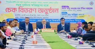 ময়মনসিংহে সড়ক দুর্ঘটনায় ক্ষতিগ্রস্তদের আর্থিক সহায়তা প্রদান বিআরটিএর