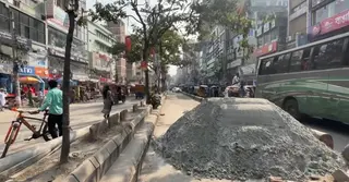 নারায়ণগঞ্জে ড্রেন নির্মাণে ধীরগতি; ভোগান্তি-স্বাস্থ্যঝুঁকিতে নগরবাসী