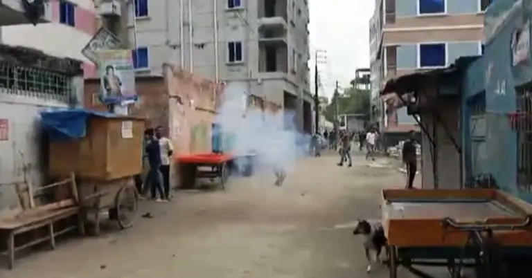 দুই গ্রুপের সংঘর্ষ