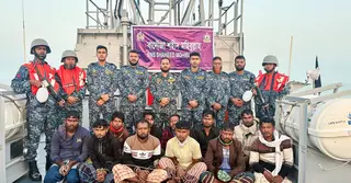 মিয়ানমারে ডিজেল ও সিমেন্ট পাচারকালে সেনাবাহিনীর হাতে বোটসহ আটক ১১