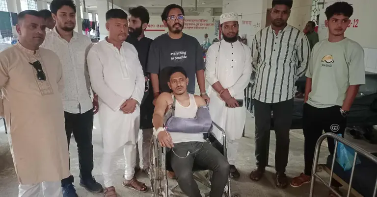 আহত মোজাম্মেল হক