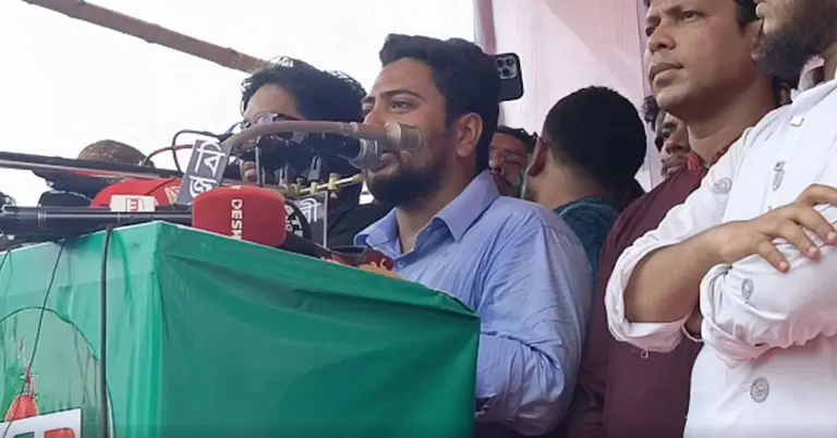 বক্তব্য দিচ্ছেন নাহিদ ইসলাম