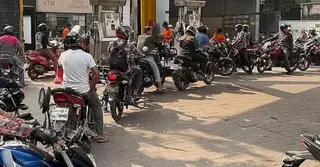 রেশনিং পদ্ধতিতে জ্বালানি তেল বিক্রি শুরু, ভিড় কমেনি ফিলিং স্টেশনগুলোতে