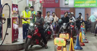 জ্বালানি তেলের মূল্যবৃদ্ধি: ক্রেতাদের মিশ্র প্রতিক্রিয়া, পাম্প বন্ধ রাখার অভিযোগ