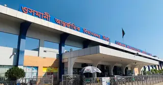 বোর্ডিং ব্রিজের ধাক্কায় বিমানের ইঞ্জিন বডি ক্ষতিগ্রস্ত, বিকল্প ফ্লাইট আড়াইটায়