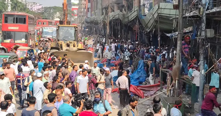 গুলিস্তানে ফুটপাত দখলমুক্ত করতে ডিএসসিসির উচ্ছেদ