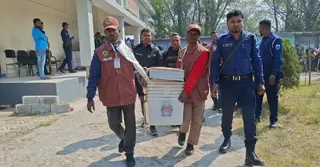 পাবনায় ৯ উপজেলার কেন্দ্রে পাঠানো হচ্ছে নির্বাচনি সরঞ্জাম