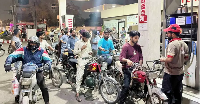 পাকিস্তানে ভর্তুকি পাচ্ছেন বাইকাররা