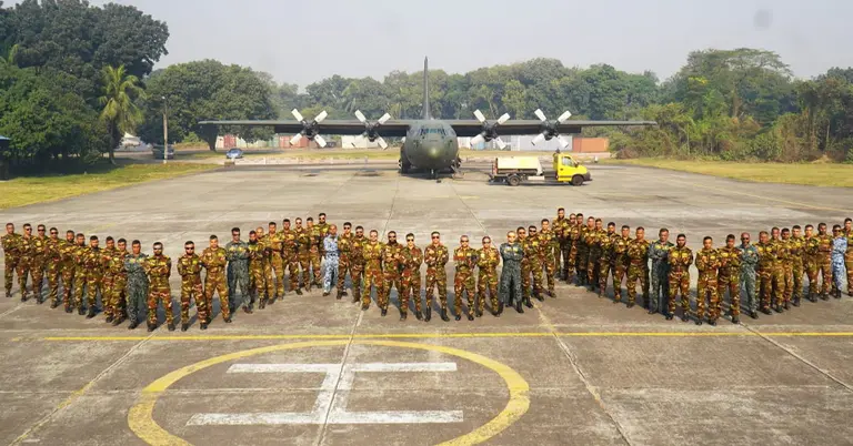 ৫৪ জন প্যারাট্রুপার