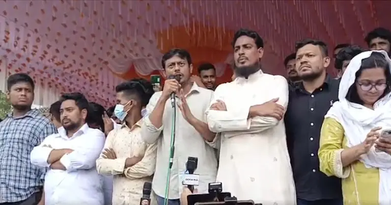 বক্তব্য দিচ্ছেন নাসীরুদ্দীন পাটওয়ারী