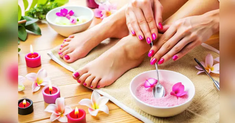 মেনিকিউর ও পেডিকিউর