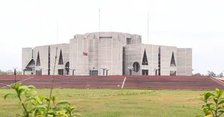 রাজনীতিতে দলবদলের হিড়িক: আদর্শ নাকি ব্যক্তিস্বার্থ?