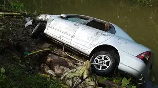 পিরোজপুরে নিয়ন্ত্রণ হারিয়ে প্রাইভেটকার খালে, শিশুসহ নিহত ৮