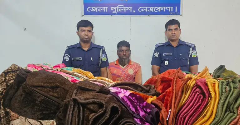 ভারতীয় কম্বলসহ আটককৃতরা