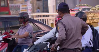 পুলিশের পোশাক বদলেছে, আচরণ-কার্যক্রমে পরিবর্তন কতটা?