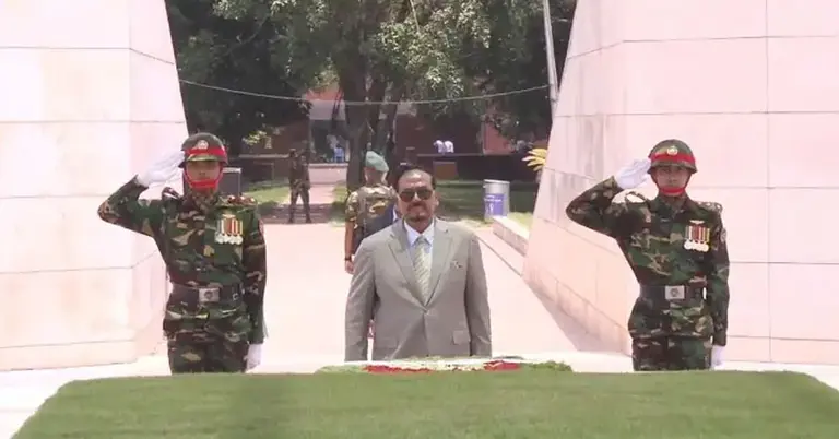 জিয়াউর রহমান ও খালেদা জিয়ার কবরে ভারপ্রাপ্ত রাষ্ট্রপতি