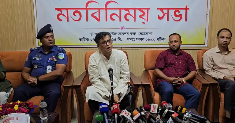 কথা বলছেন শফিকুল আলম