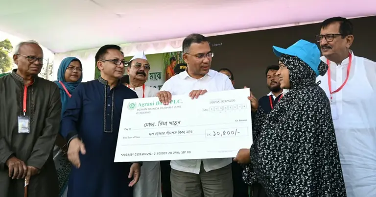 আখচাষিদের প্রণোদনা দিচ্ছেন প্রধানমন্ত্রী