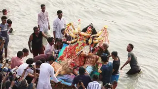 প্রতিমা বিসর্জনের মধ্যদিয়ে শেষ হলো দুর্গোৎসব