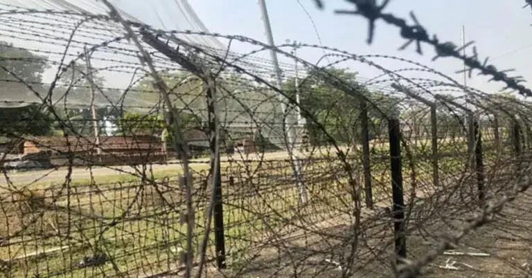 সীমান্তে কাঁটাতারের বেড়া