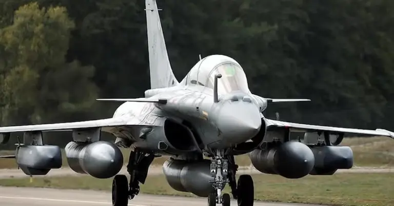 রাফাল যুদ্ধবিমান কিনছে ভারত