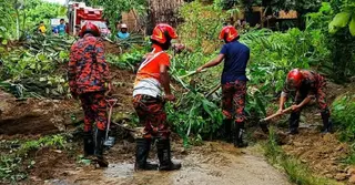 রাঙামাটির বাঘাইহাট-সাজেক সড়কে পাহাড় ধস, দুইশোর বেশি পর্যটক আটকা