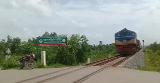 চট্টগ্রাম-কক্সবাজার রেলপথে অরক্ষিত লেভেল ক্রসিং, দায় নিতে রাজি নয় কেউ