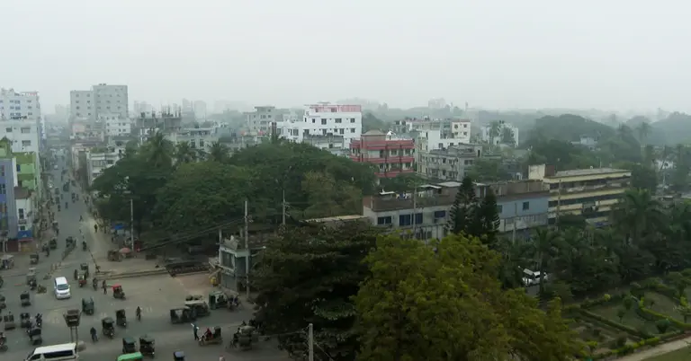 রাজশাহীতে কুয়াশাচ্ছন্ন সকাল