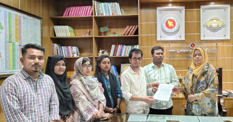 স্মারকলিপি প্রদান